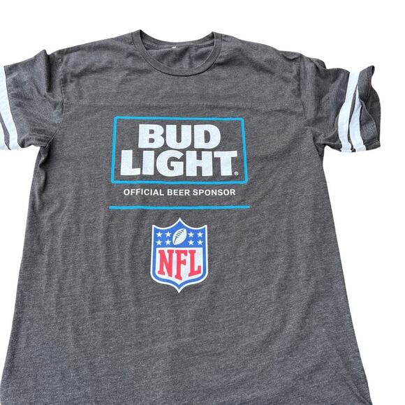 NFL mens BUD LIGHT T SHIRT, 21” armpit to armpit, Men's size L - Picture 2 of 5